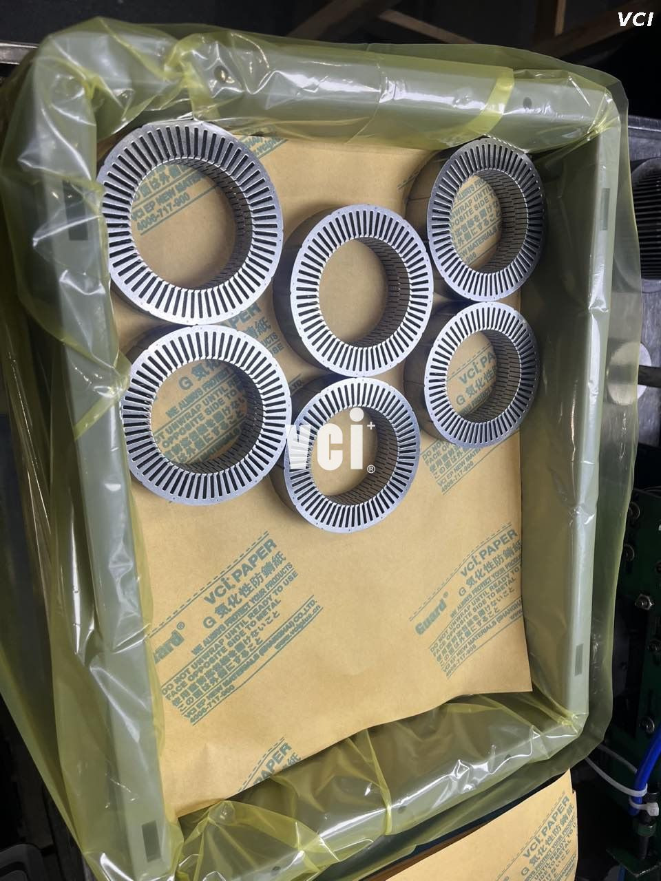 Papier VCI enveloppant de la rouille pour les produits métalliques