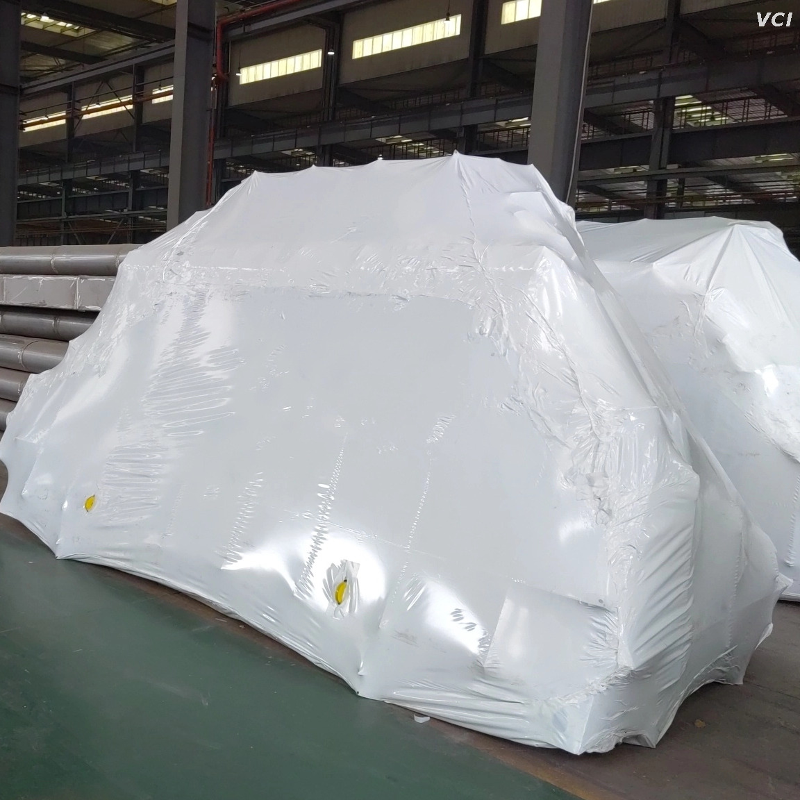 Emballage de film rétractable pour équipement lourd 